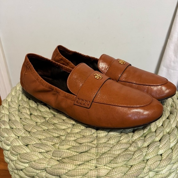 Tory Burch Ballet Bourbon Brown Leather Gold Logo Embellished Loafers - Picture 8 of 16